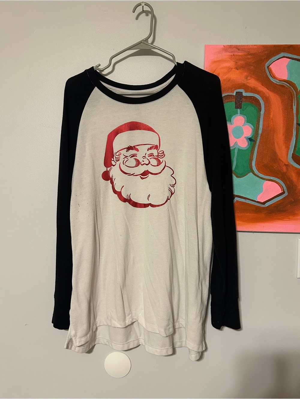 Women’s Long-Sleeve White & Black Santa Graphic Baseball Tee